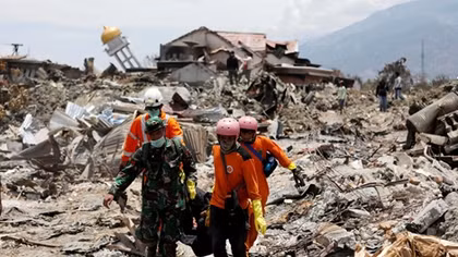 French rescuers search for bodies in debris of Indonesian quake disaster