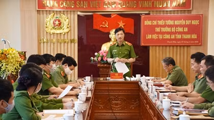 Deputy Minister Nguyen Duy Ngoc works with Thanh Hoa Provincial Police 