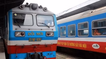 Free train tickets offered to foreign reporters to DPRK-USA Summit