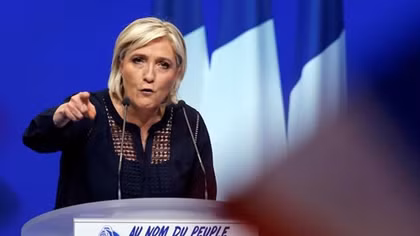 France's Le Pen, evoking wartime Jewish arrests, re-opens old wounds