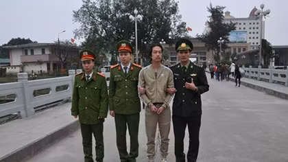 Vietnam returns fugitive to China