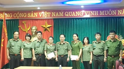 Supporting construction of new houses for family members of late policemen