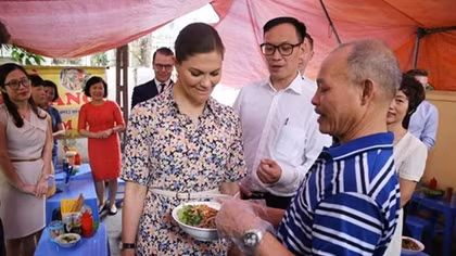 Crown Princess of Sweden treated to ‘Bun bo’ in Hanoi
