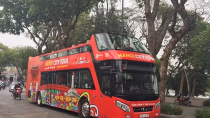 Hanoi adds more stops to double-decker bus tour
