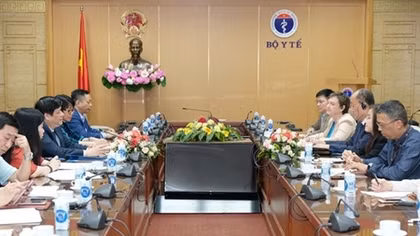 Vietnam seeks foreign assistance for COVID-19 vaccination process