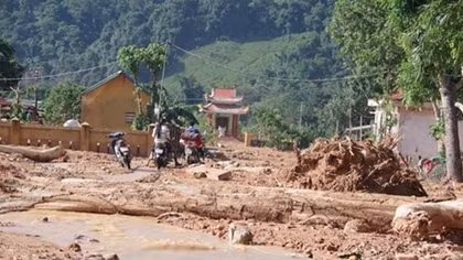 PM approves 500 billion VND to support flood-hit localities