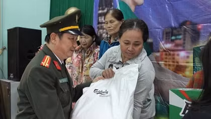 CAND Newspaper and partner support poor people in Thua Thien – Hue