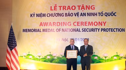 MPS honors U.S National Attaché at DEA Office in Hanoi