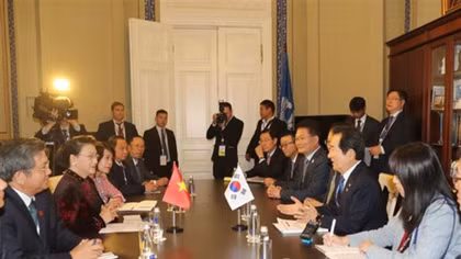 Vietnam boosts parliamentary ties with RoK, Iran