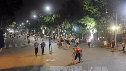 Hanoi continues to pilot walking streets