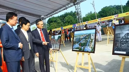 Festival features Vietnam-Laos special ties