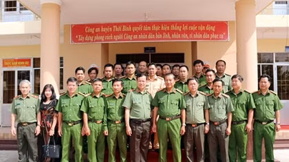 Deputy Minister Le Tan Toi visits police units in Ca Mau and KienGiang