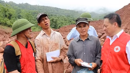 Vietnam Red Cross sends more aid to flood victims