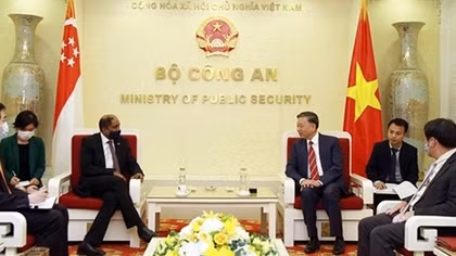 Minister To Lam receives incoming Singapore and Philippine Ambassadors 