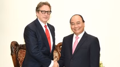 PM pledges favorable conditions for US investors