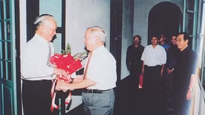 Photos of former President Le Duc Anh