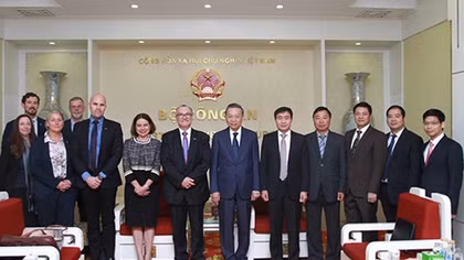 Minister To Lam receives Australian Deputy Minister of Home Affairs
