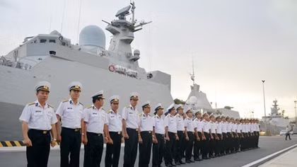 Vietnam naval ship visits Russia