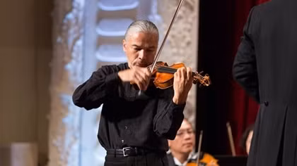 Renowned violinist Stephane Tran Ngoc to return Vietnam for HCMC concert