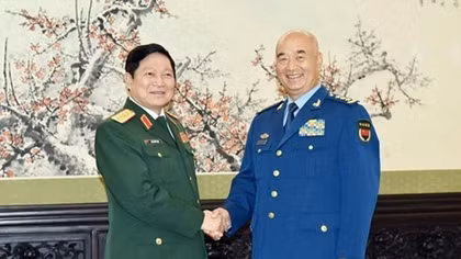 Vietnam, China beef up defence ties