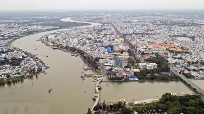 PM urges drastic measures to develop Mekong Delta