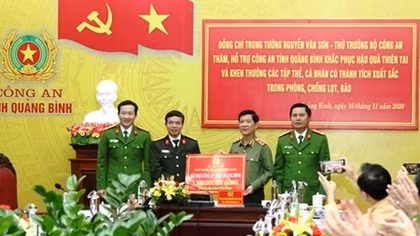 MPS offers 3 billion VND to police forces and people in Quang Binh
