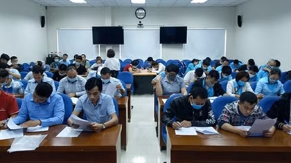 Hundreds of bus drivers attend training course on drivers’ code of conduct