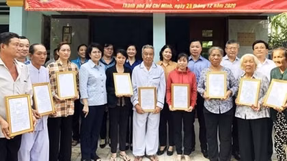 Houses of charity handed over to the needy in HCM City