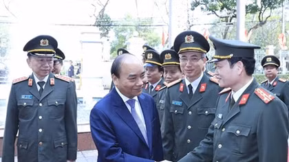 Prime Minister examines guard force’s combat readiness