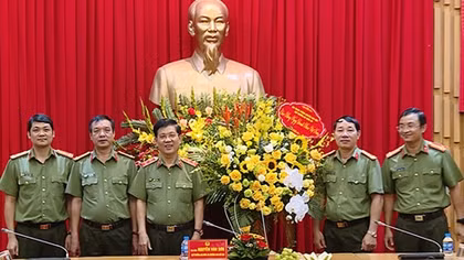 Deputy Minister Nguyen Van Son chairs meeting of public security businesses 