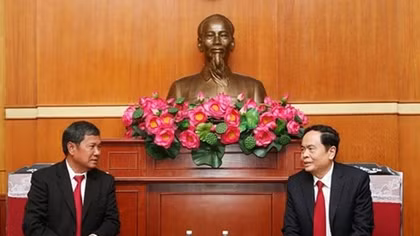 Vietnamese, Lao fronts bolster relations