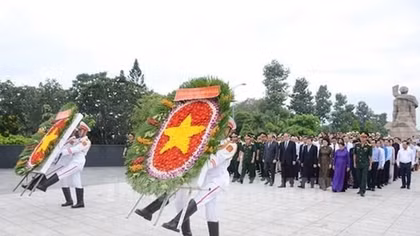 HCM City leaders pay tribute to war martyrs