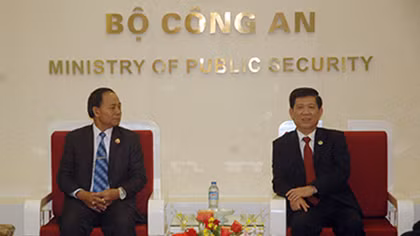Deputy Minister Nguyen Van Son receives delegation from Lao Ministry of Security