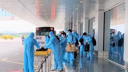 150 Japanese experts land at Van Don int’l airport