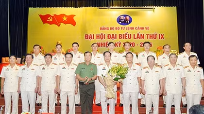 Deputy Minister Le Tan Toi attends Party Congress of the Security Guard Force