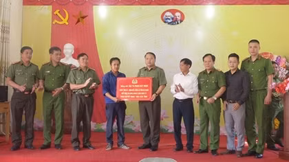 Ha Giang provincial police check security protection work in border localities