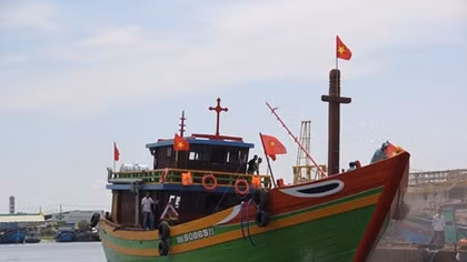 Đà Nẵng launches logistics trawler