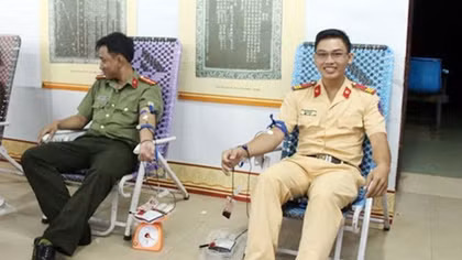 People and Police of Phu Quoc join blood donation day
