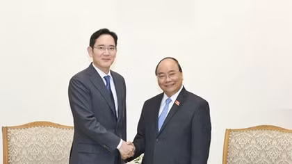 PM asks Samsung to turn Vietnam into its biggest hub