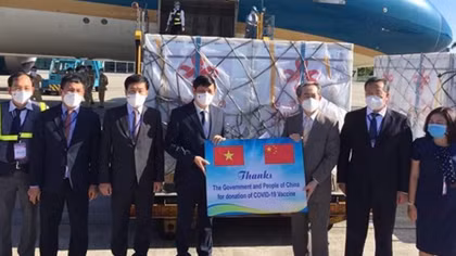 Vietnam receives 500,000 doses of Vero-Cell vaccine from China