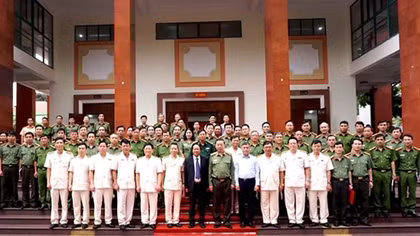 Minister To Lam asks Hai Phong police to drastically stamp out crimes