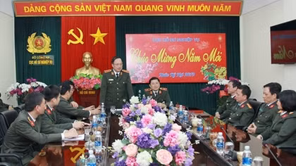 Deputy Minister Nguyen Van Thanh inspects various units