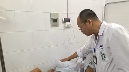 Hospitals in Hanoi overcrowded with dengue patients