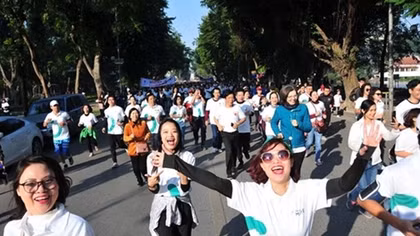 People run to donate for disadvantaged children