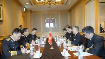 Naval commander holds bilateral meetings on sidelines of WPNS