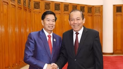 Deputy PM Truong Hoa Binh welcomes Vientiane Mayor