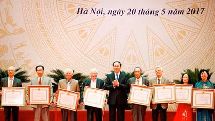 18 authors win Ho Chi Minh and State Awards on literature and arts