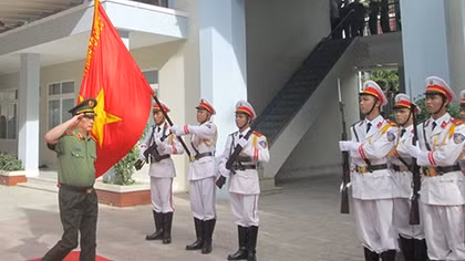 Deputy Minister Nguyen Van Thanh works with Khanh Hoa Fire Police 