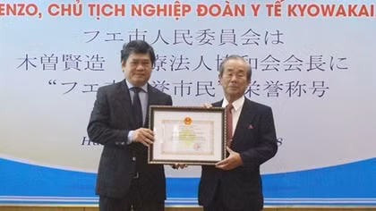 Japanese man granted honorary citizenship of Hue city