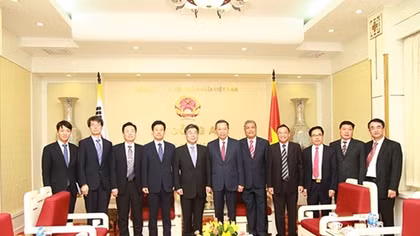 Minister To Lam receives Deputy Commander of the RoK National Police Agency